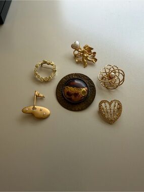 Lot of 6 Gold-Tone Vintage Mixed Brooch Set
